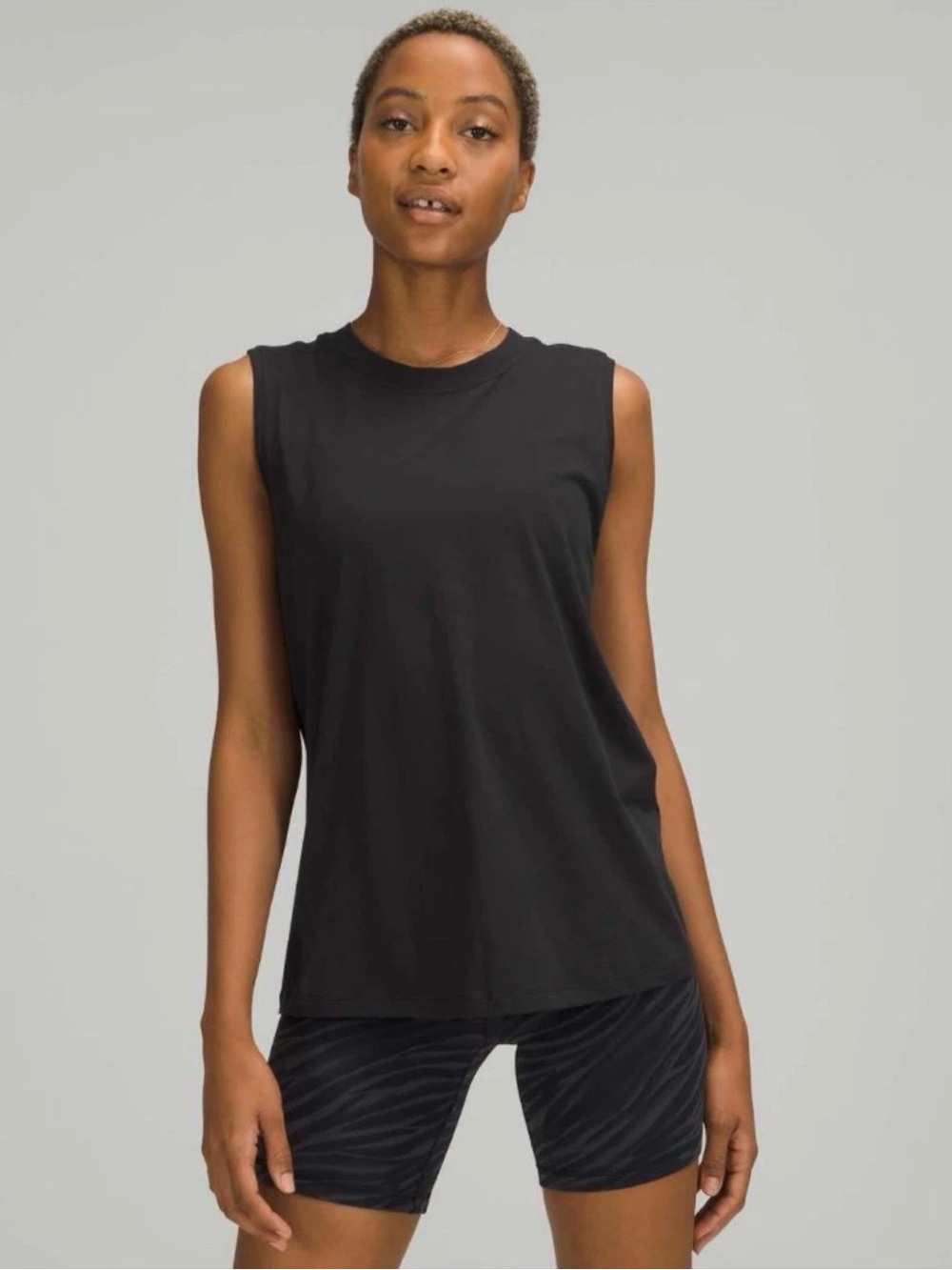 lululemon Women’s Sleeveless Crew Neck Tank Top, Dark Gray/Black, Curved Hem 10